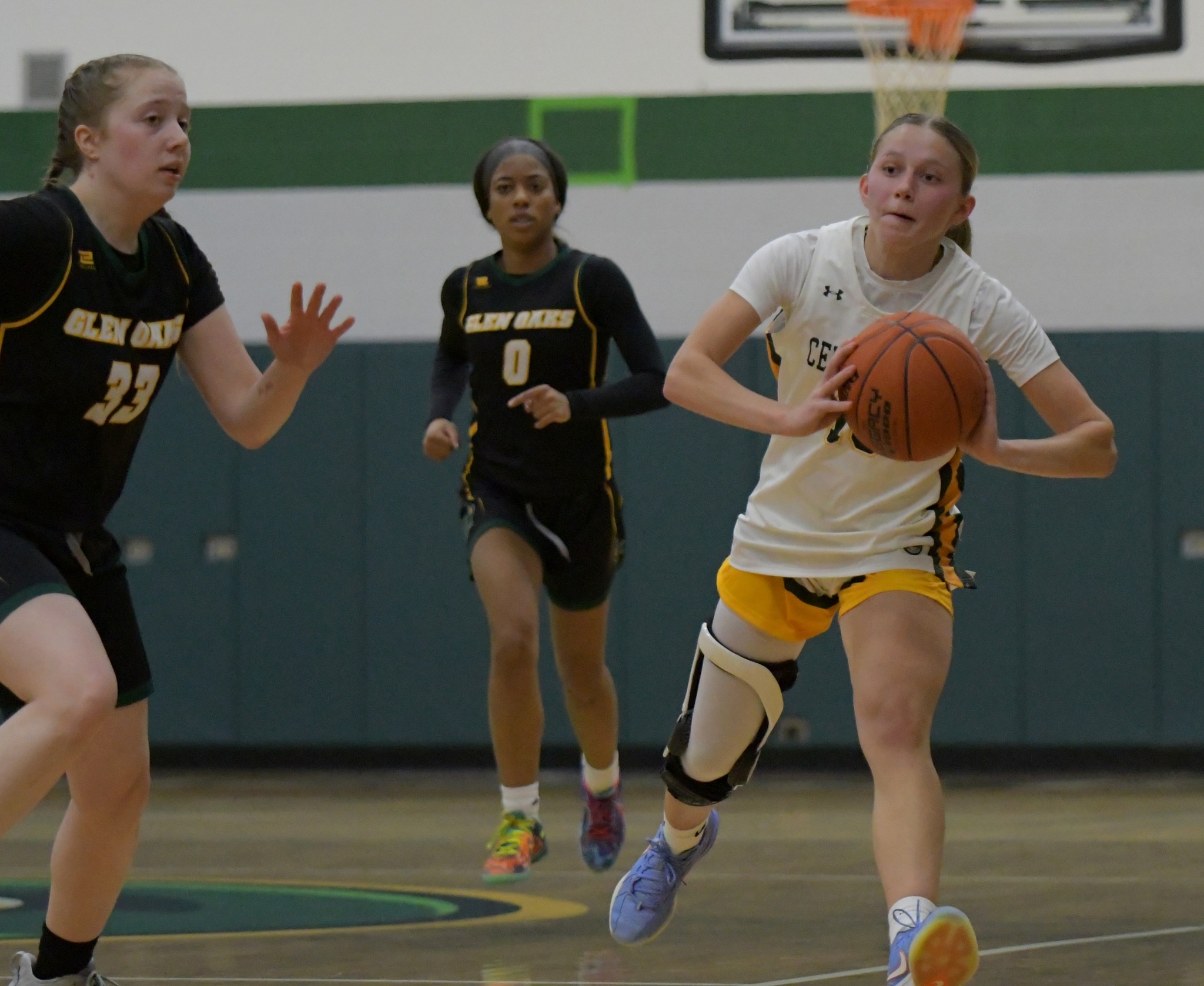 Baylor Syrjala passing the ball away from opposing players.